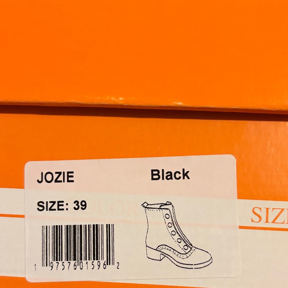 Miz Mooz Black Leather Jozie Ankle Boots with button detail, size 39 (us 8.5) - Picture 10 of 12
